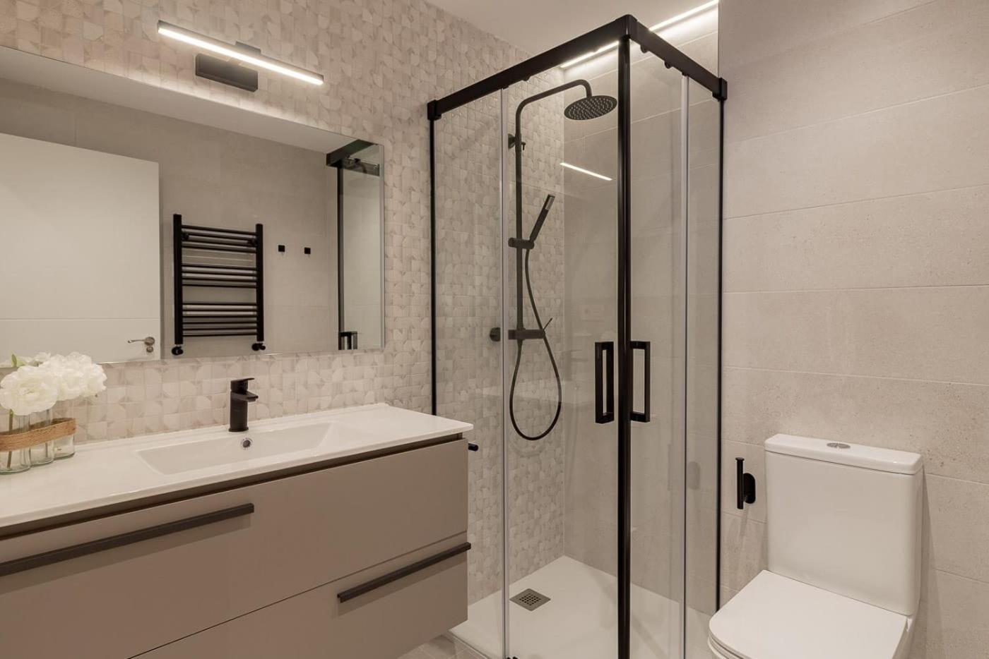 Room4You By Asturias Holidays Oviedo Bagian luar foto