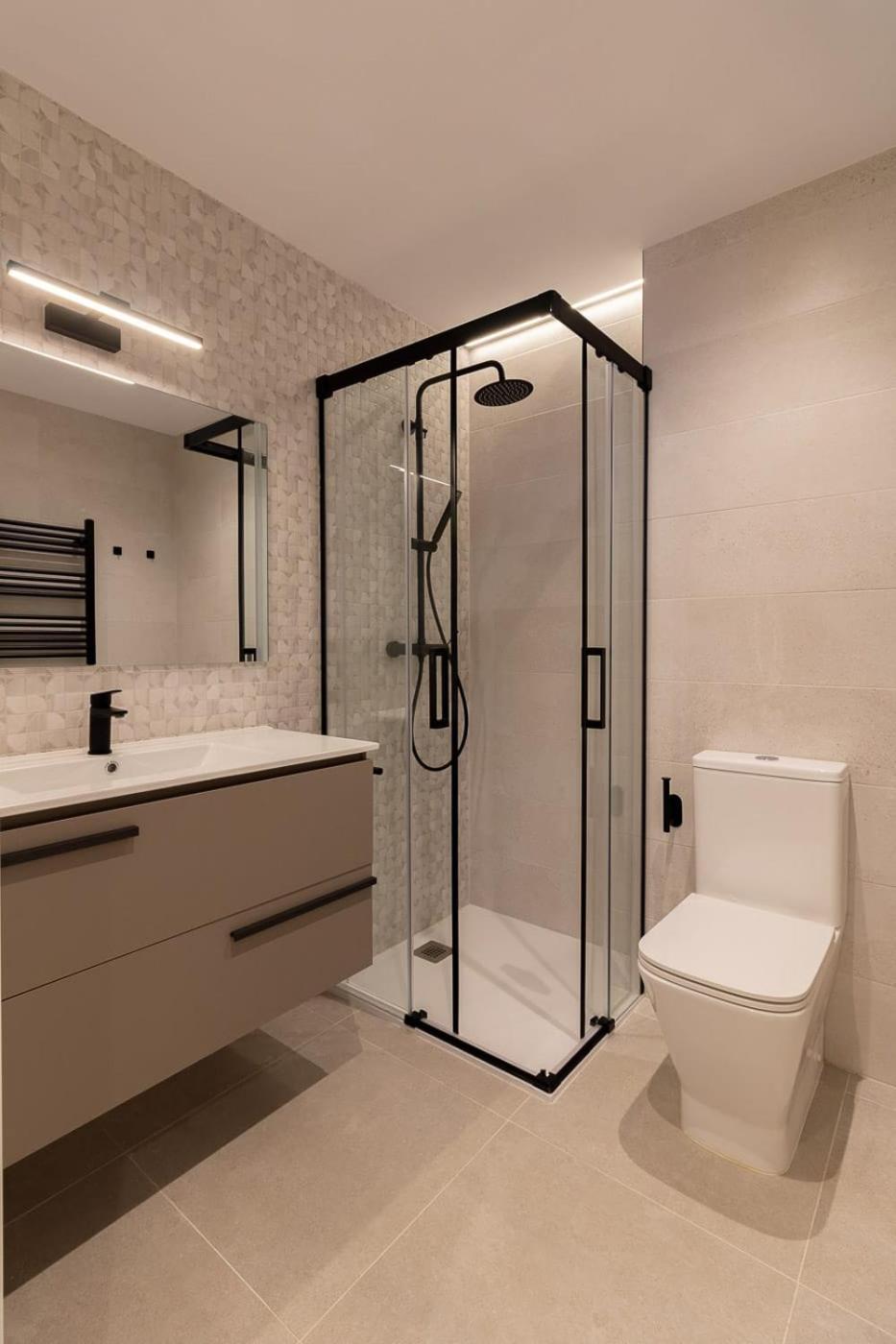 Room4You By Asturias Holidays Oviedo Bagian luar foto