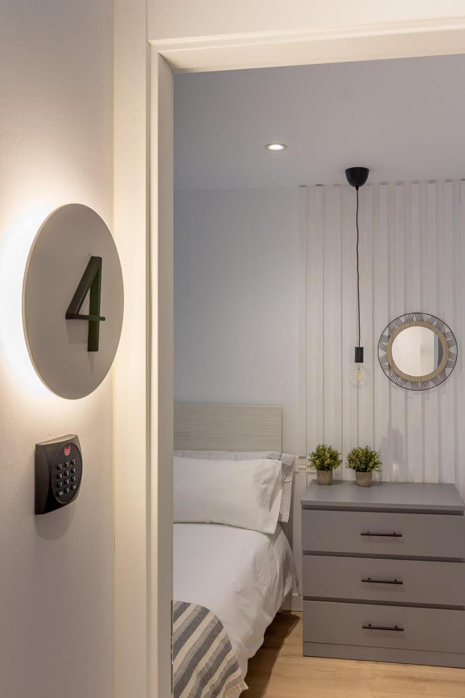 Room4You By Asturias Holidays Oviedo Bagian luar foto